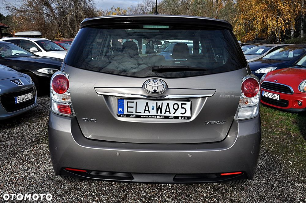 Toyota Verso 1.8 Premium - 11