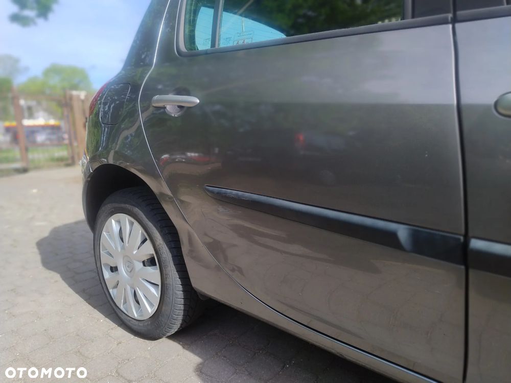 Renault Clio 1.5 dCi Alize - 21