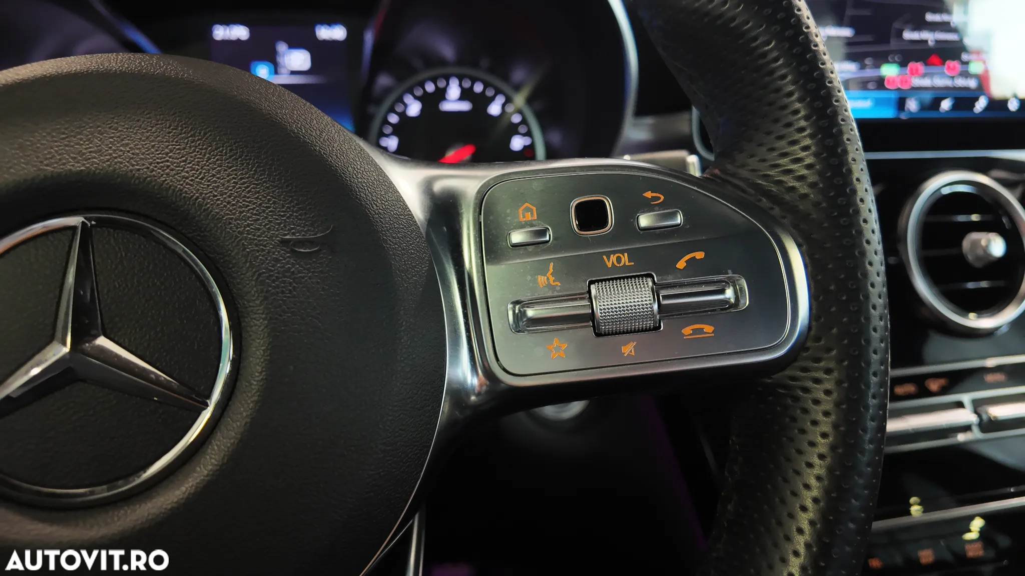 Mercedes-Benz GLC 200 d 4Matic 9G-TRONIC AMG Line - 24