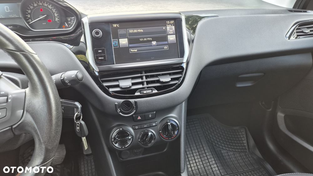 Peugeot 208 82 PureTech Style - 21