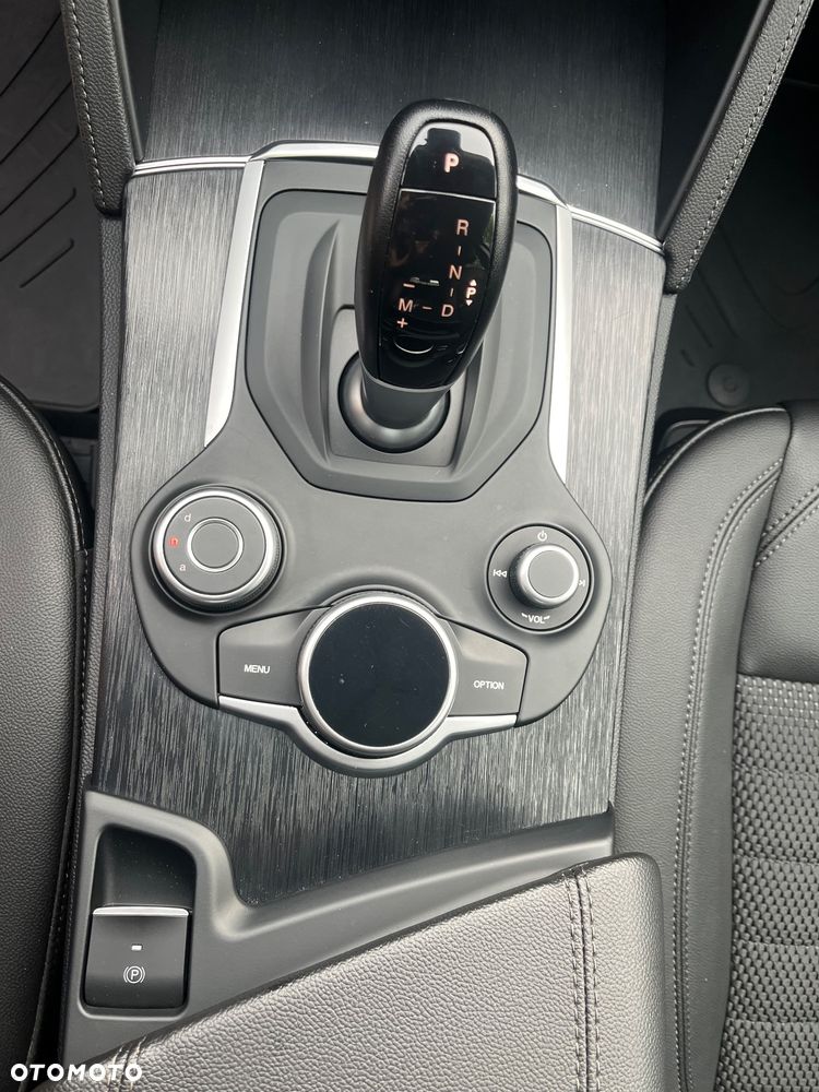 Alfa Romeo Stelvio 2.0 Turbo Sprint Q4 - 16