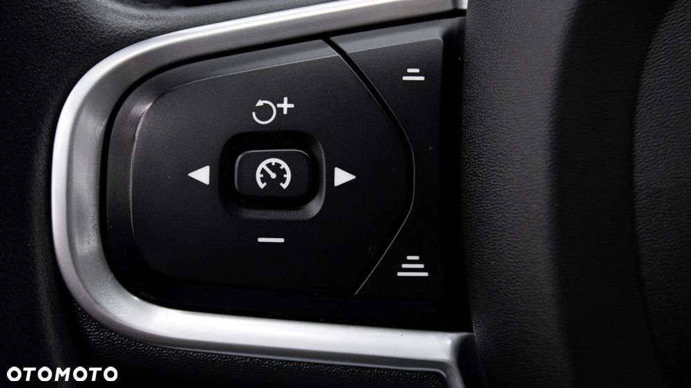 Volvo XC 60 B4 D AWD Momentum Pro - 21