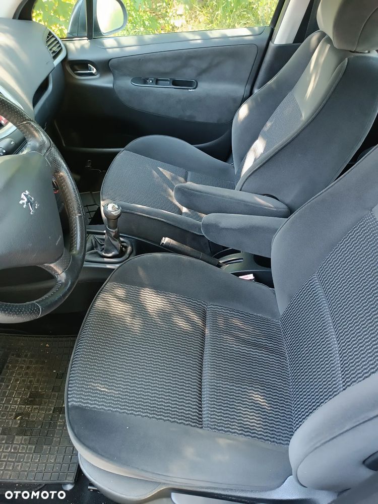 Peugeot 207 1.4 HDi Presence - 11