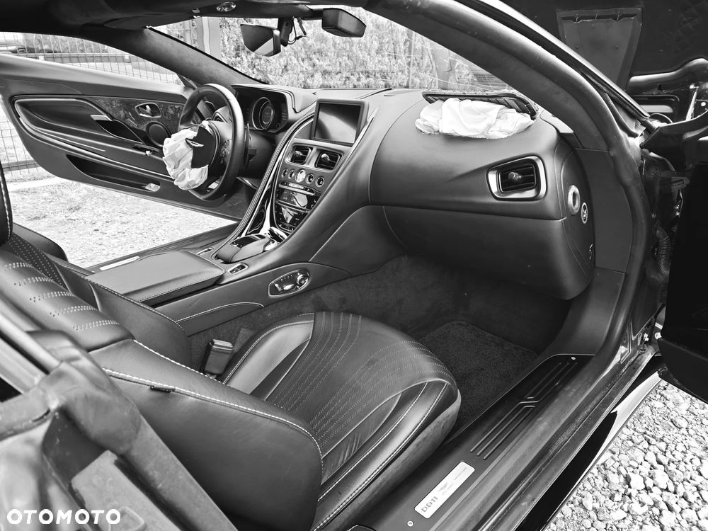 Aston Martin DB11 - 20