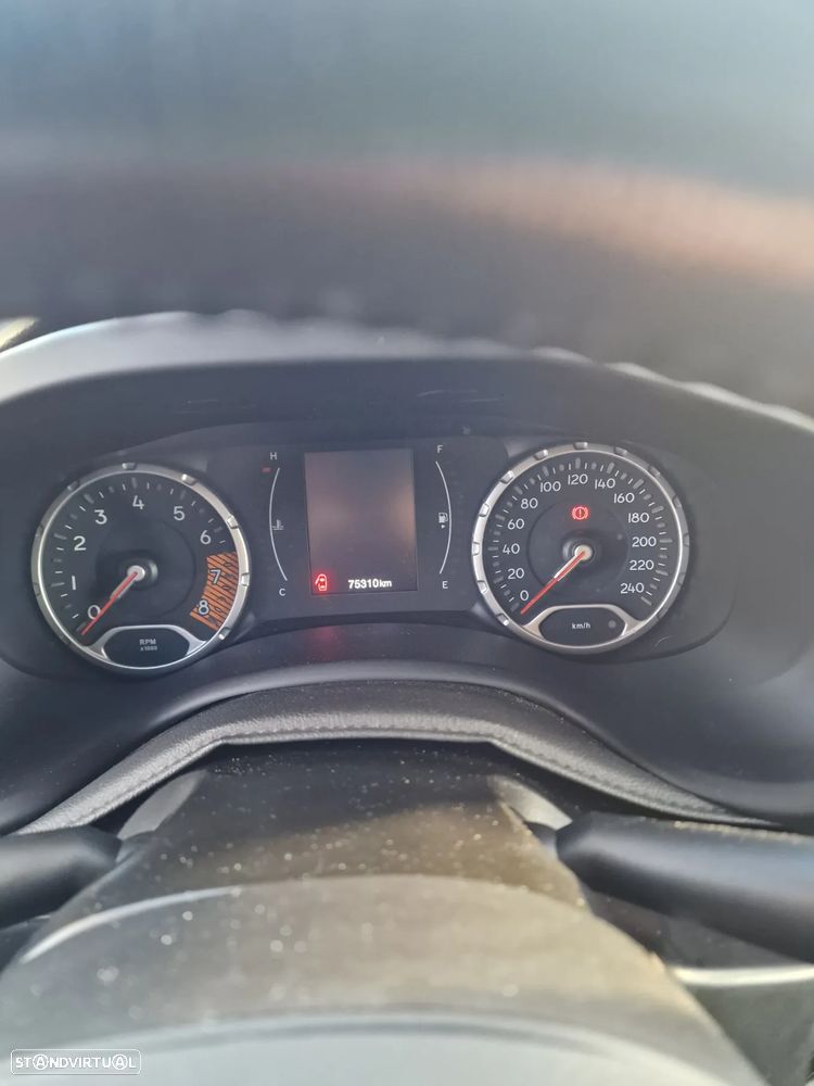 Jeep Renegade 1.3 T Night Eagle DCT - 8