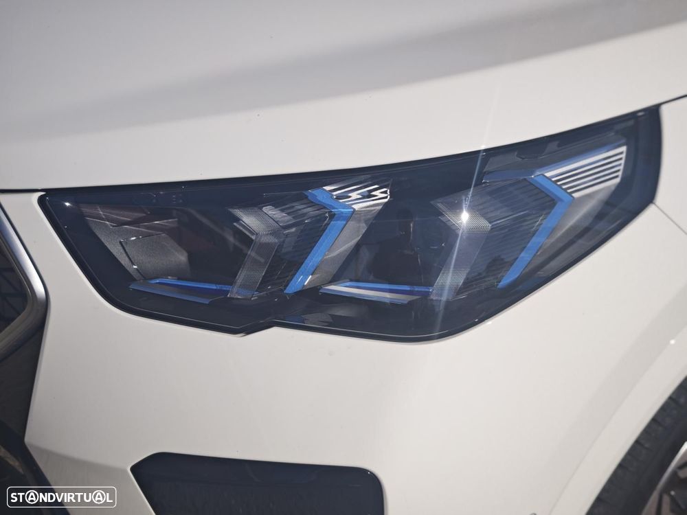 BMW iX2 eDrive20 Pack Desportivo M - 17
