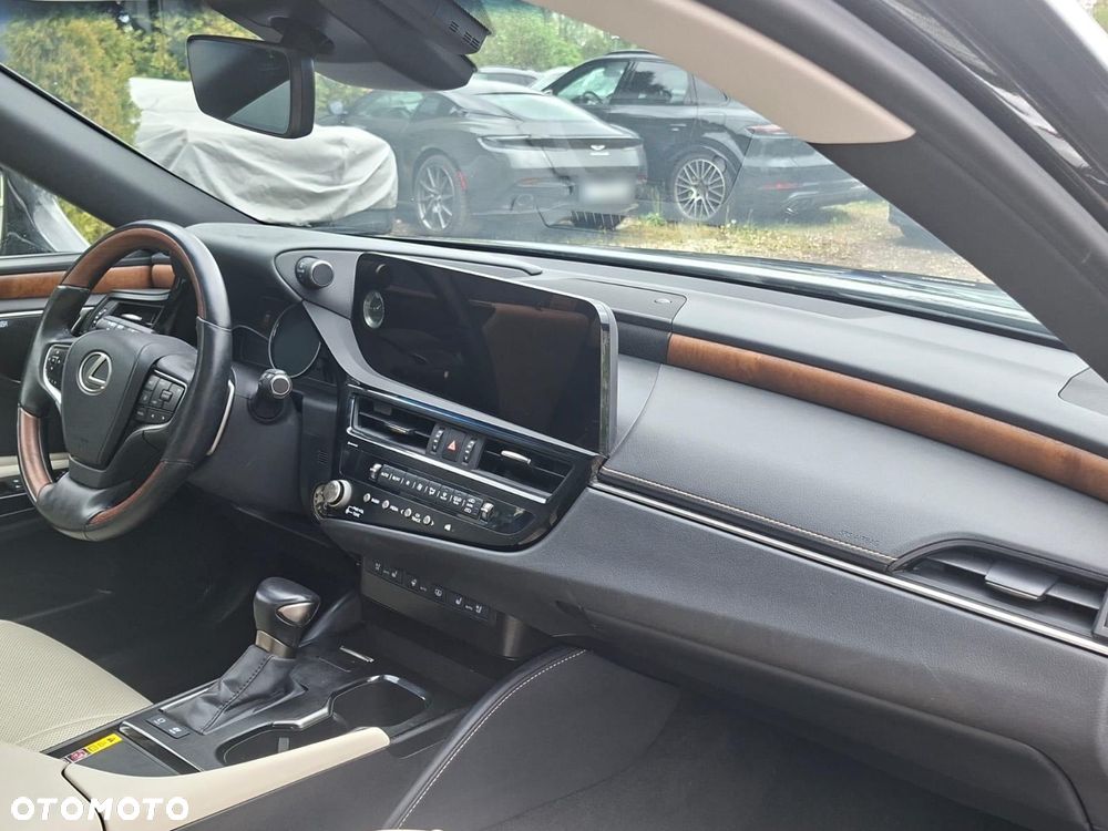 Lexus ES 300h Omotenashi - 21