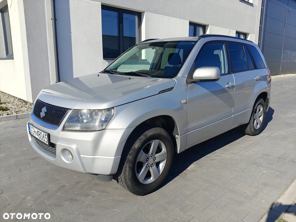 Suzuki Grand Vitara 2.0 De luxe - 2