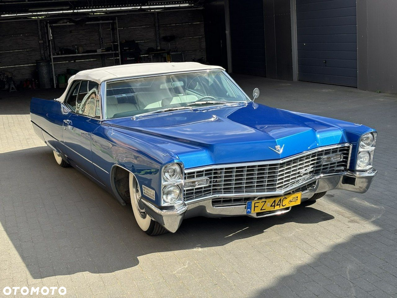 Cadillac Deville - 25