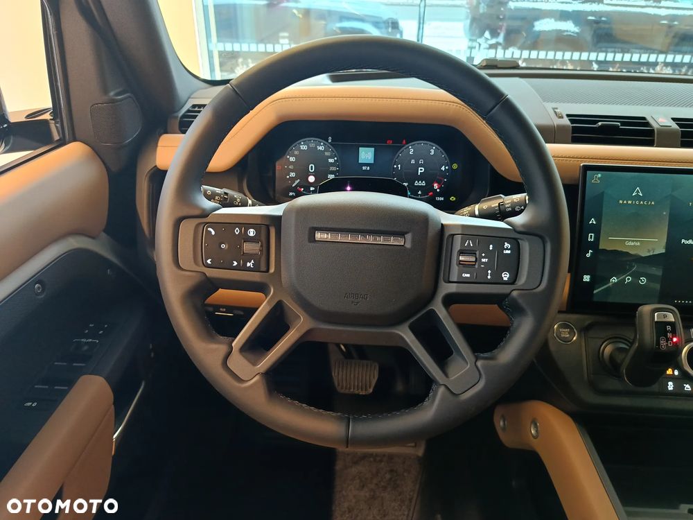 Land Rover Defender - 21