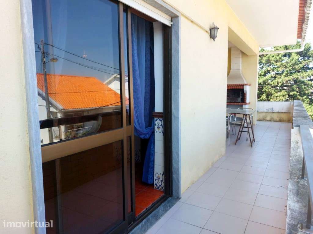 Moradia Isolada com 2 lojas para Venda na Charneca da Caparica, Almada - Grande imagem: 3/33