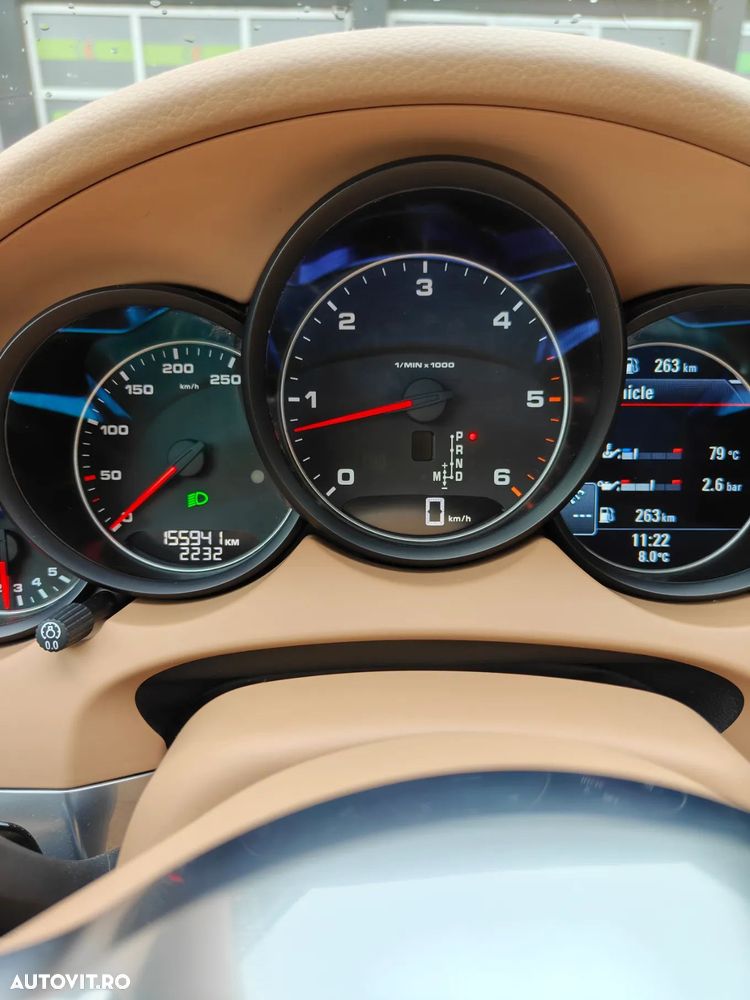 Porsche Cayenne 3.0 L - 8