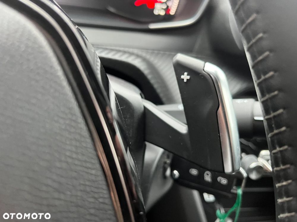 Peugeot 208 PureTech 100 EAT8 Allure - 28