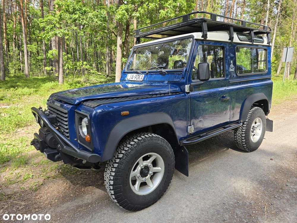 Land Rover Defender - 1
