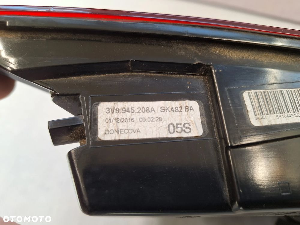 Skoda Superb III kombi lampa prawa tył 3v9945208A - 5