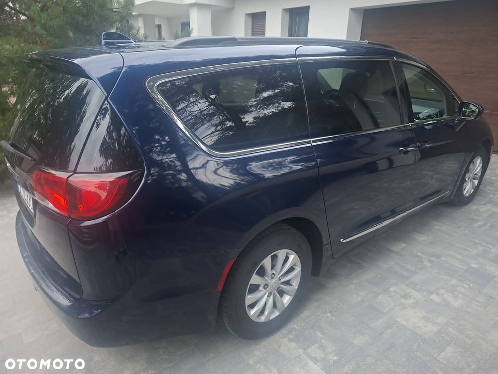 Chrysler Pacifica - 7