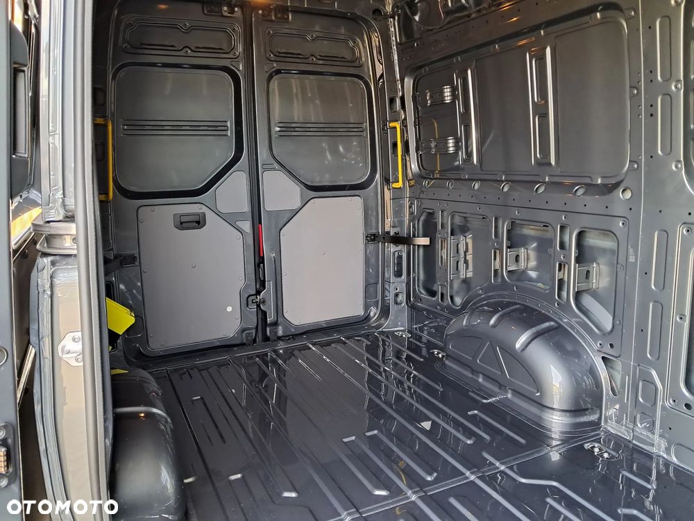 Volkswagen Crafter - 11