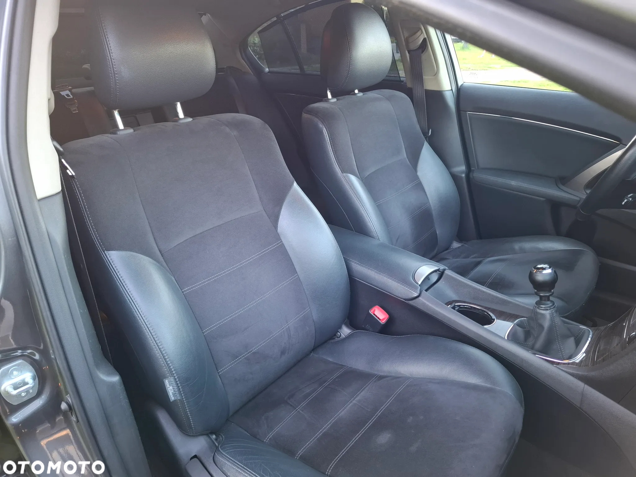 Toyota Avensis 1.8 Prestige MS - 14