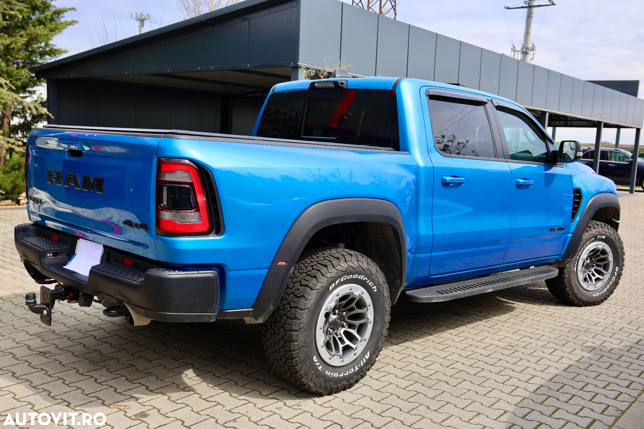 Dodge RAM - 8