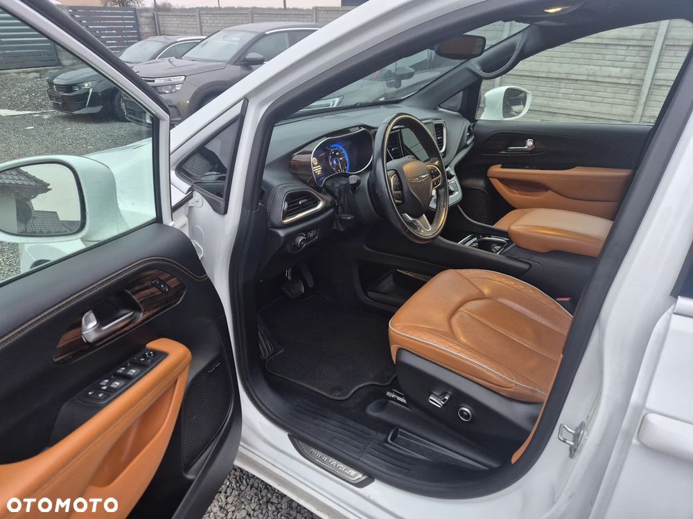 Chrysler Pacifica - 9