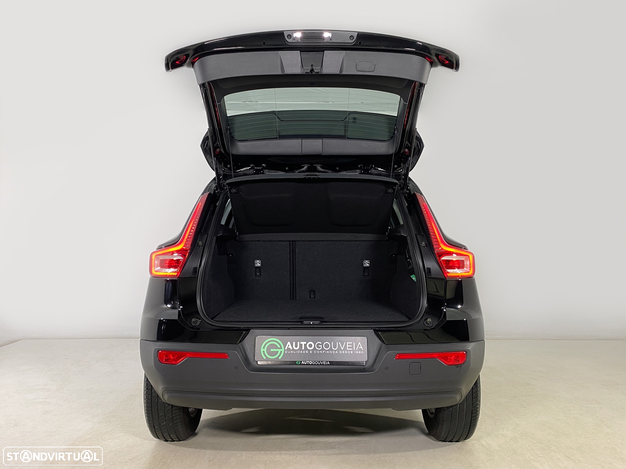 Volvo XC 40 1.5 T2 Momentum Core Geartronic - 4