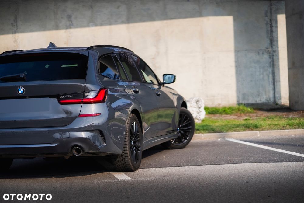 BMW Seria 3 330i Edition M Sport Shadow - 4