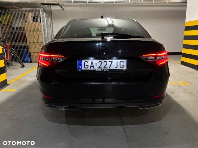 Skoda Superb 2.0 TDI Sportline DSG - 13