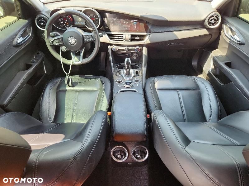 Alfa Romeo Giulia - 8
