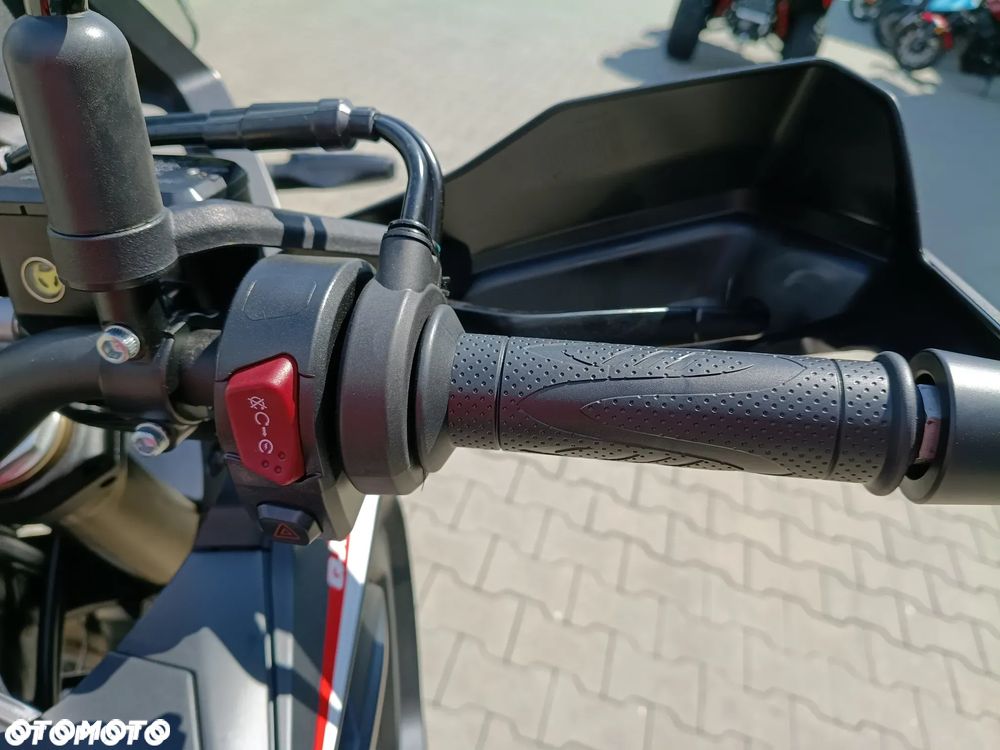 QJMOTOR SRT 300DX - 6