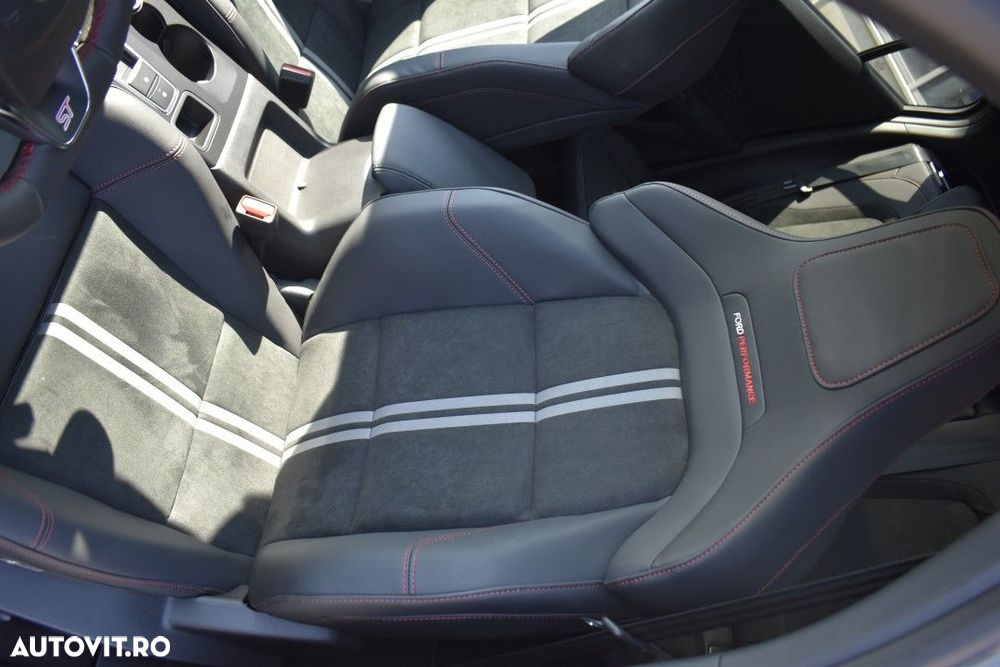 Ford Focus 2.3 Ecoboost 7DCT ST X - 34