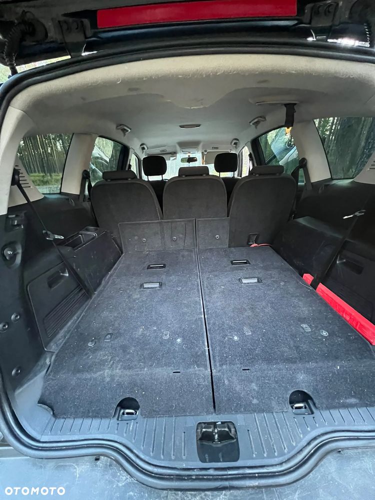 Ford S-Max - 14