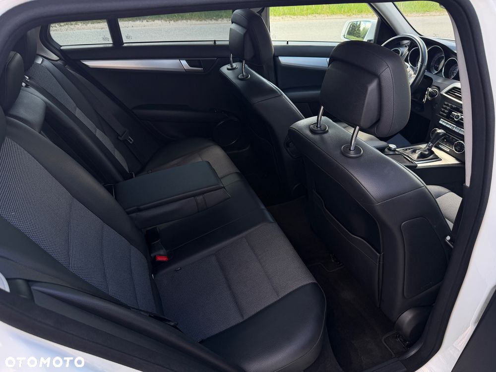 Mercedes-Benz Klasa C 220 CDI 7G-TRONIC Avantgarde Edition - 32
