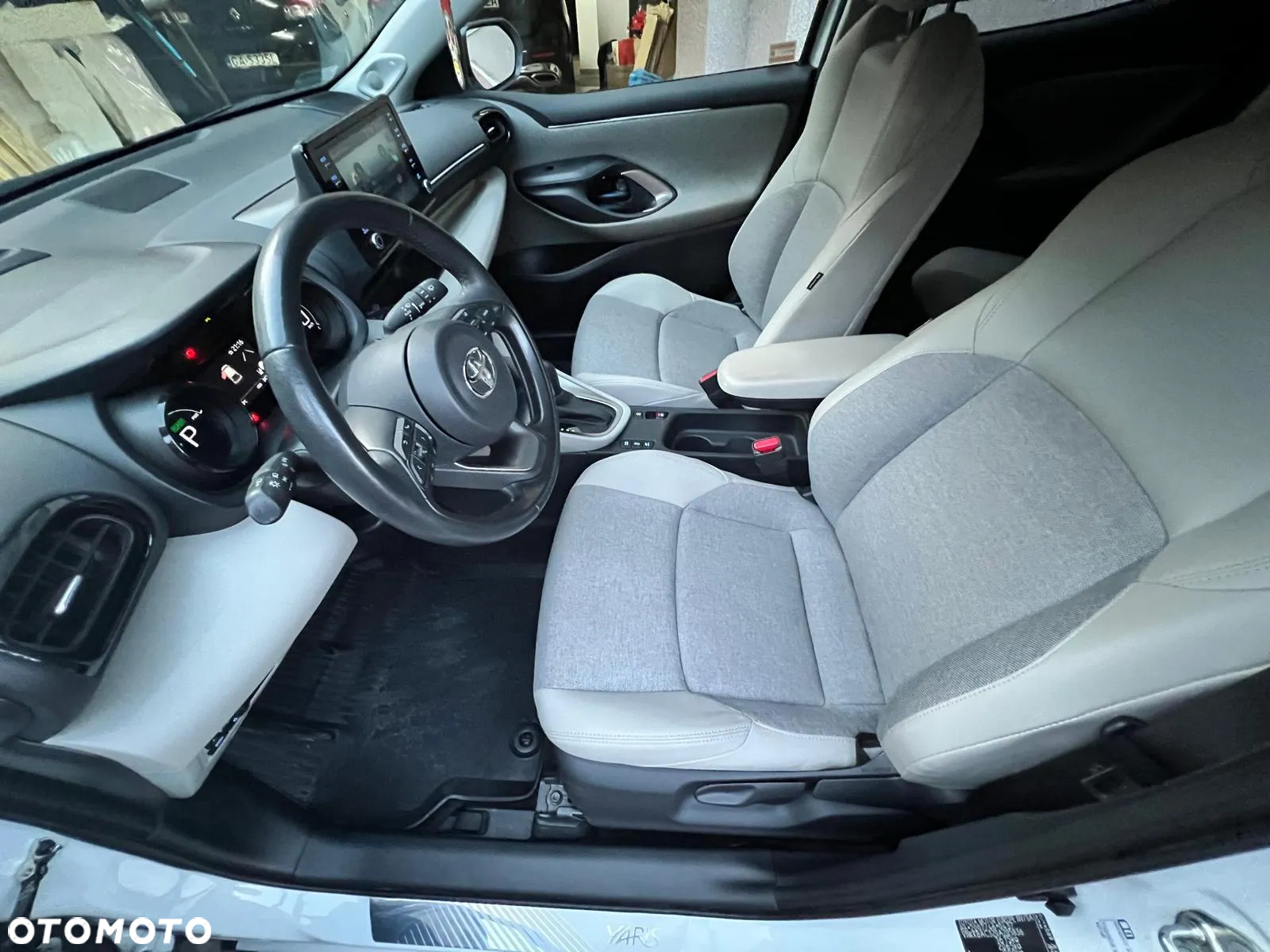 Toyota Yaris Hybrid 1.5 Executive - 11