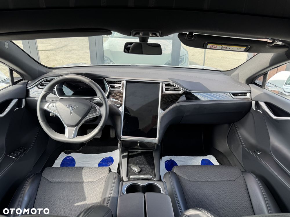 Tesla Model S - 17