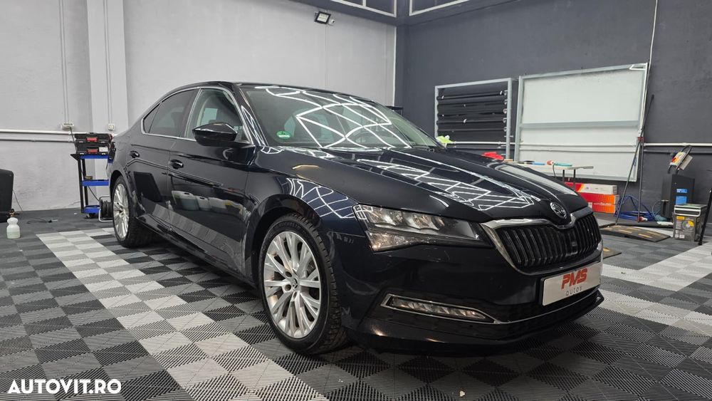 Skoda Superb 2.0 TDI DSG Premium Edition - 10