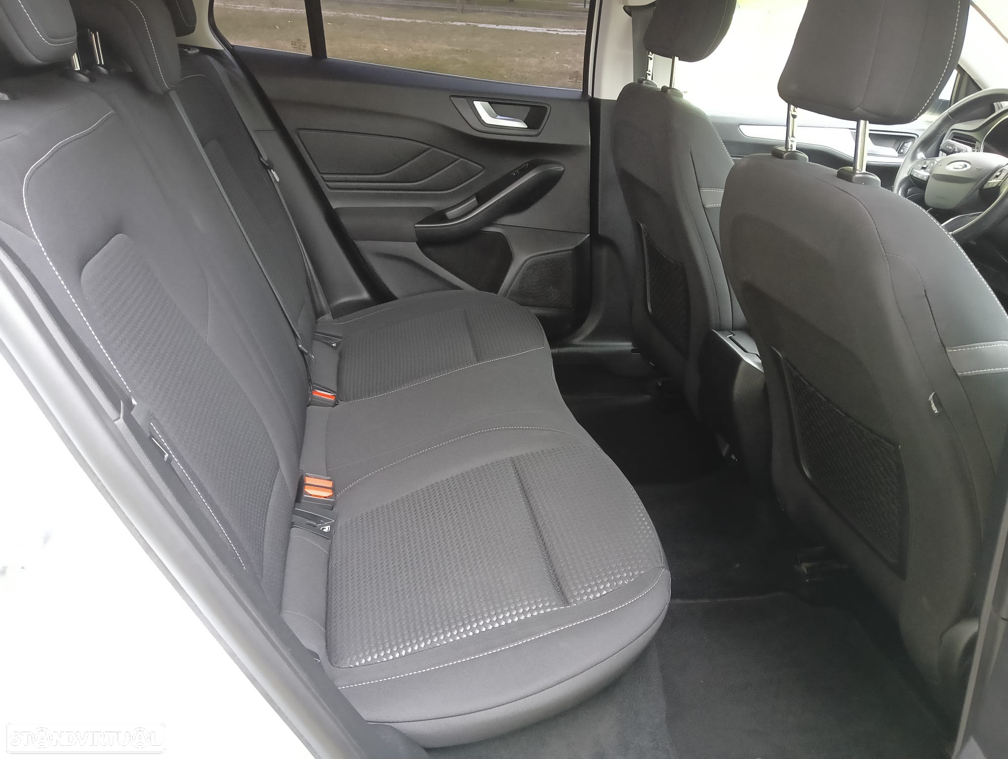 Ford Focus SW 1.5 TDCi EcoBlue Business - 26