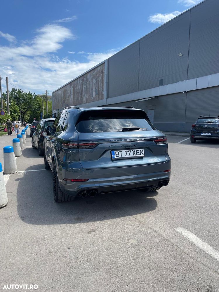 Porsche Cayenne - 4