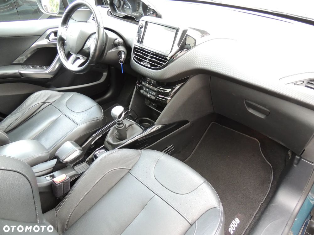 Peugeot 2008 1.2 PureTech Allure Pack S&S - 22