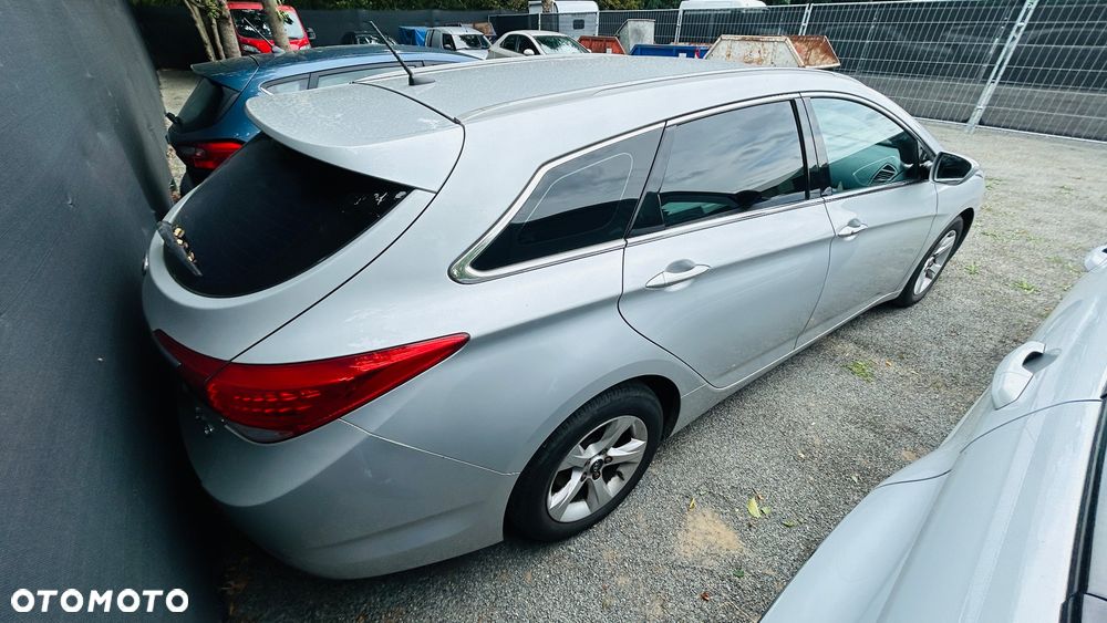 Hyundai i40 Kombi blue 1.6 Trend - 4