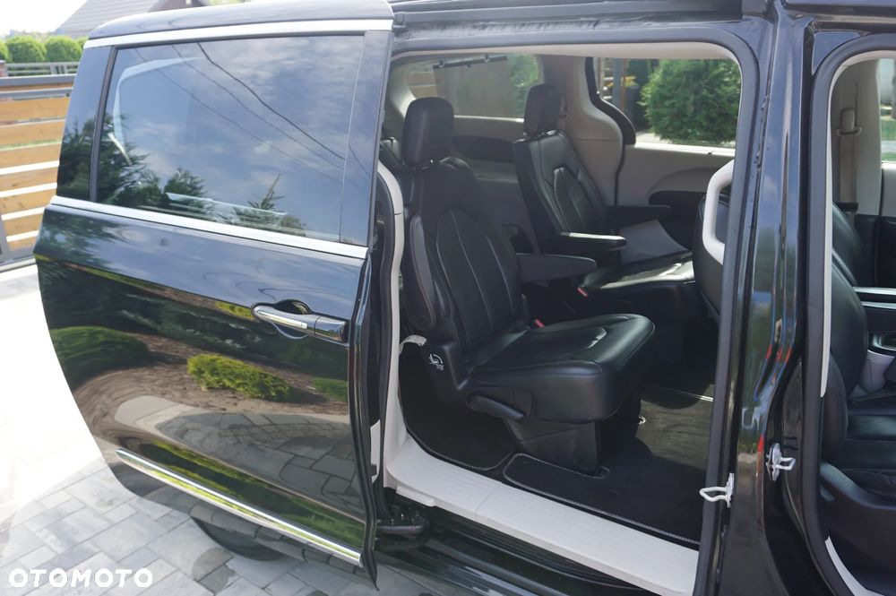 Chrysler Pacifica - 22