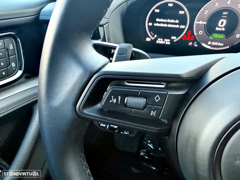Porsche Panamera 4 E-Hybrid - 16