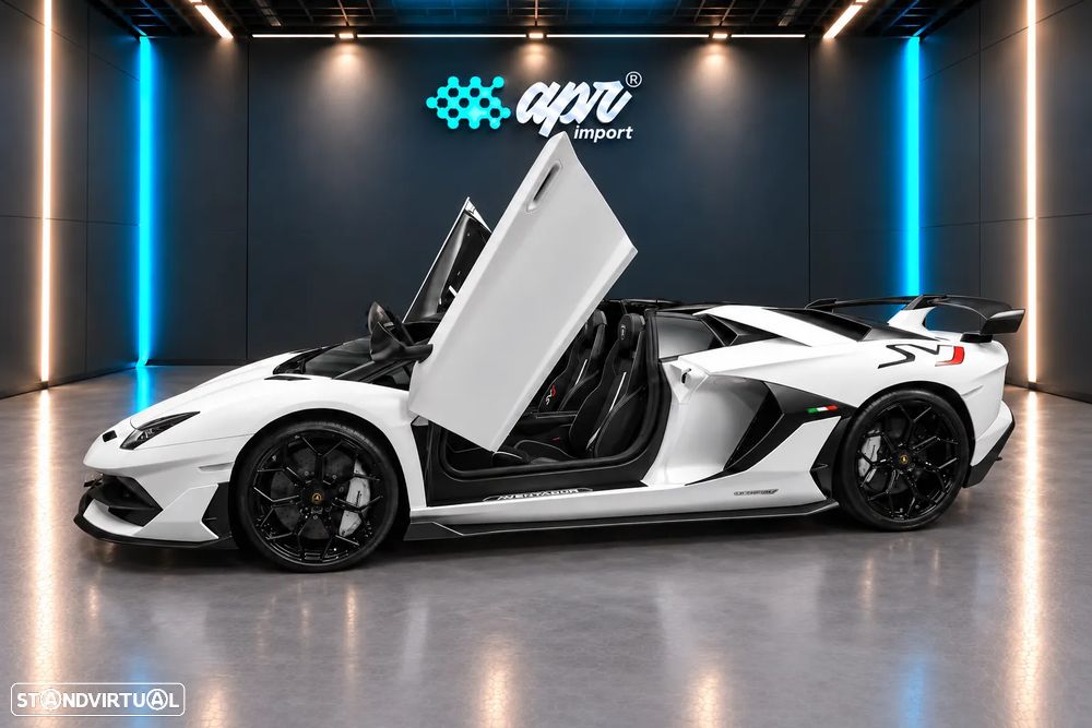 Lamborghini Aventador - 40