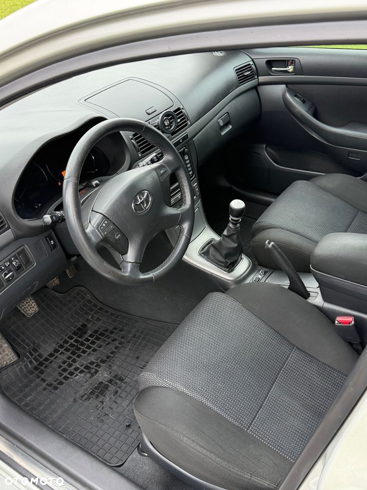 Toyota Avensis 2.0 D-4D - 12