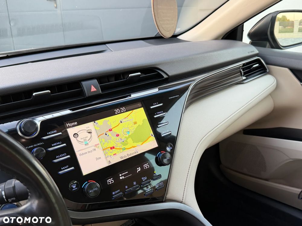 Toyota Camry 2.5 Hybrid Executive CVT - 22