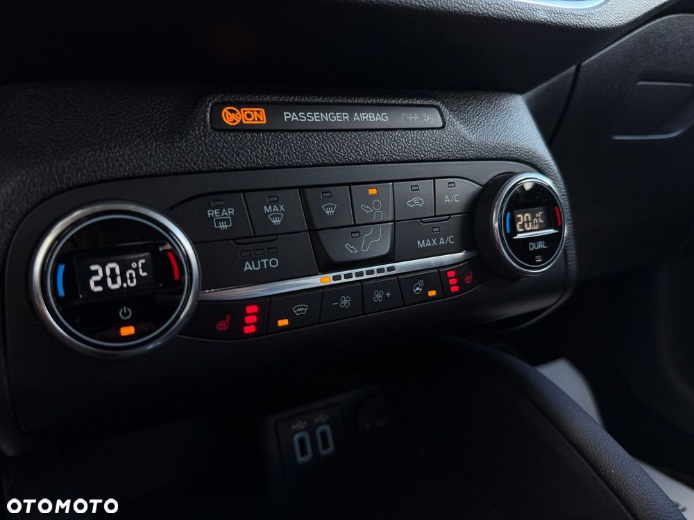 Ford Focus 1.5 EcoBoost Titanium X - 23