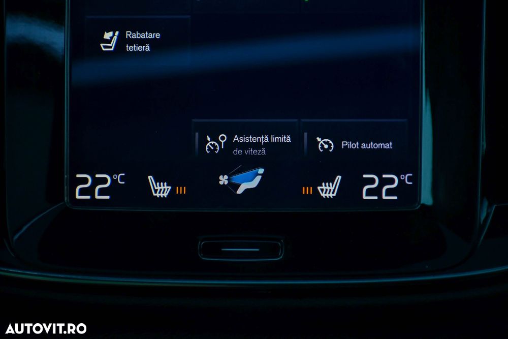 Volvo XC 40 D4 AWD Geartronic R-Design - 35