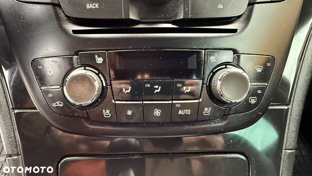 Opel Insignia 2.0 CDTI - 10