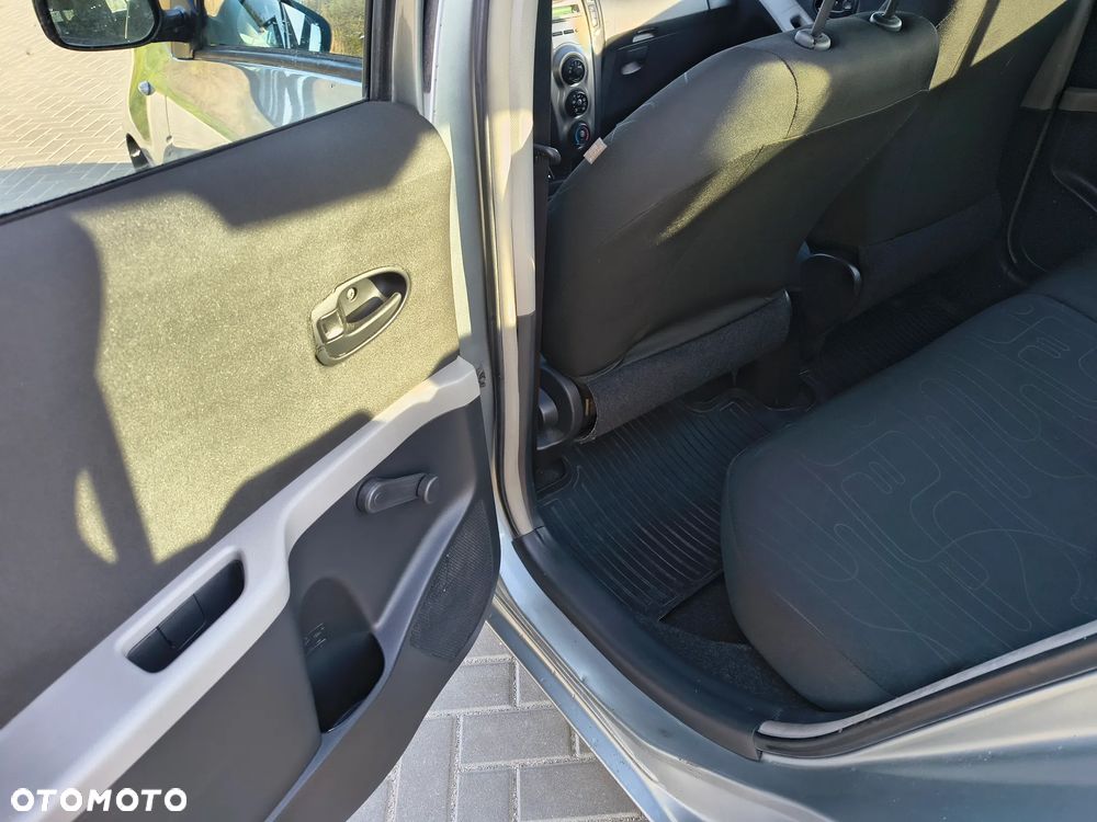 Toyota Yaris - 10