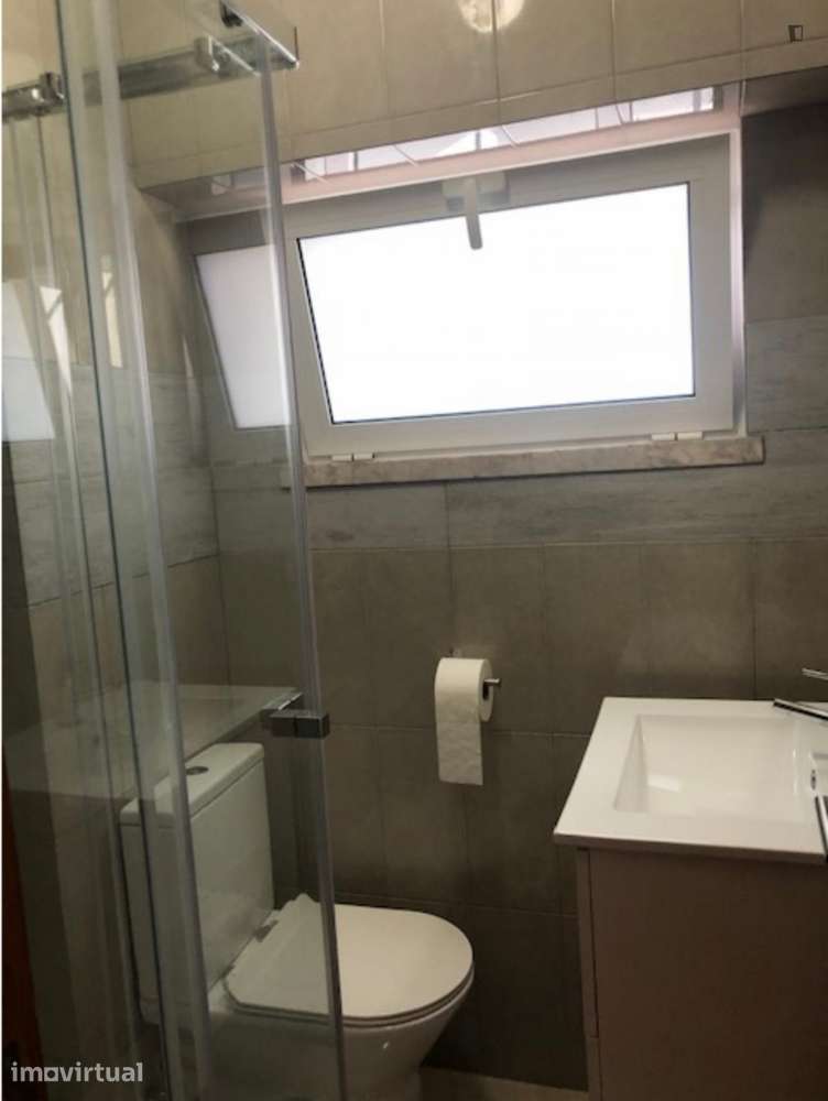 Quarto - localizado em Penha de França Lisbon - Grande imagem: 2/6