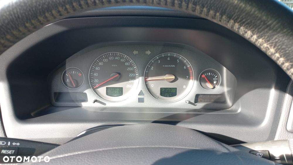 Volvo V70 2.4 Momentum - 17